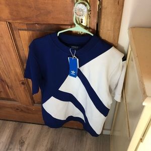 Adidas boxy crewneck t shirt big logo